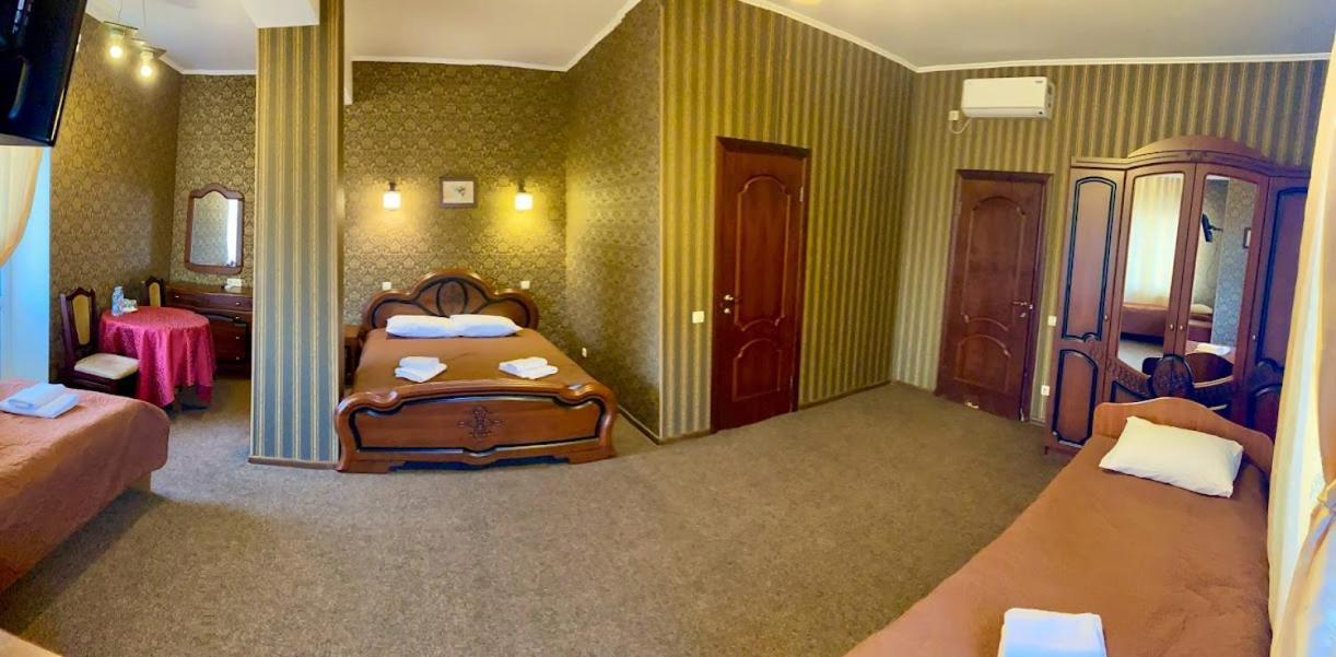 Golden Lion Hotel Boryspilʼ Extérieur photo